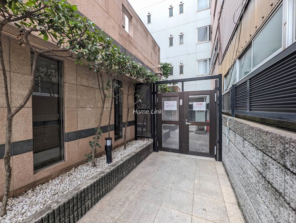 マイキャッスル板橋　駐輪場出入口